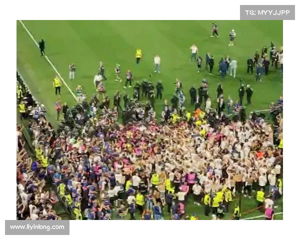 英超看台氛围解析 球迷热情与球场文化的完美交融 英超看台氛围解析 球迷热情与球场文化的完美交融